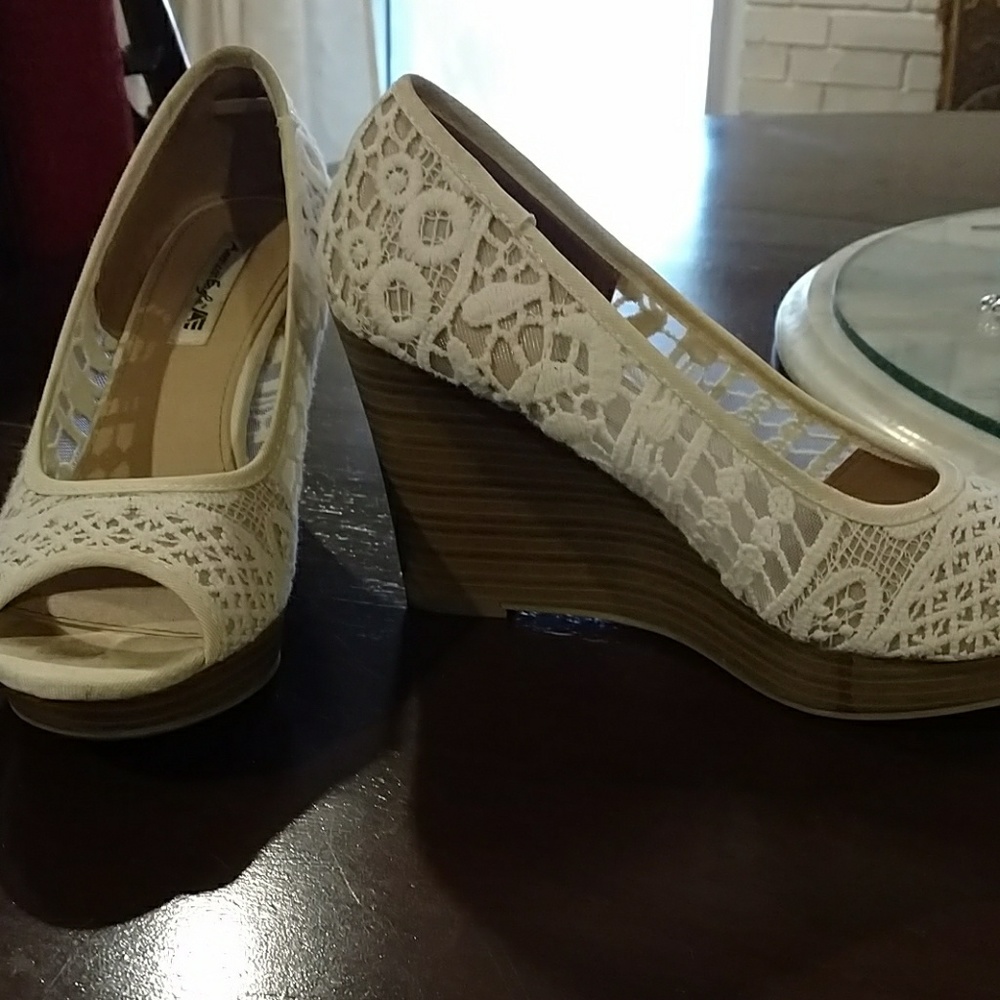 Ladies lace platform shoes